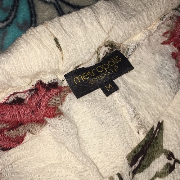 Floral Short Shorts - Picture 2 of 4